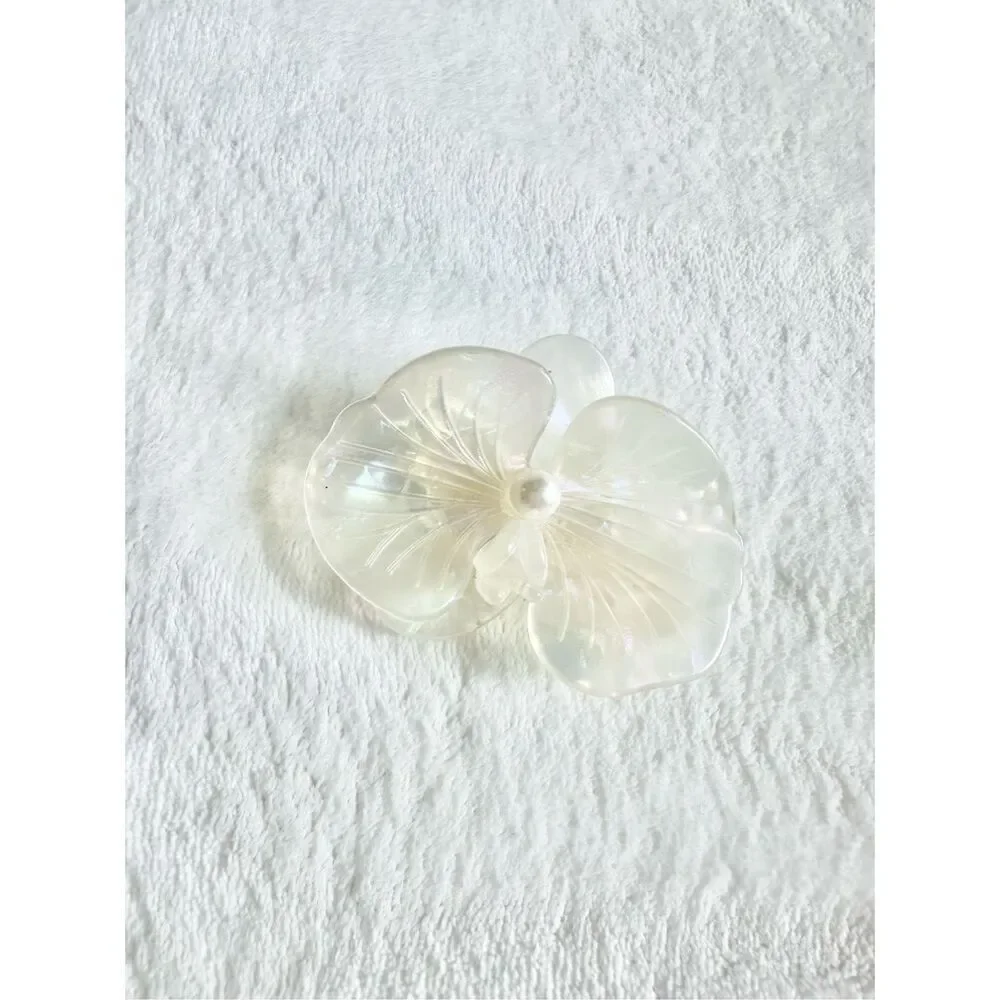 Cream color Pearlescent orchid hair claw